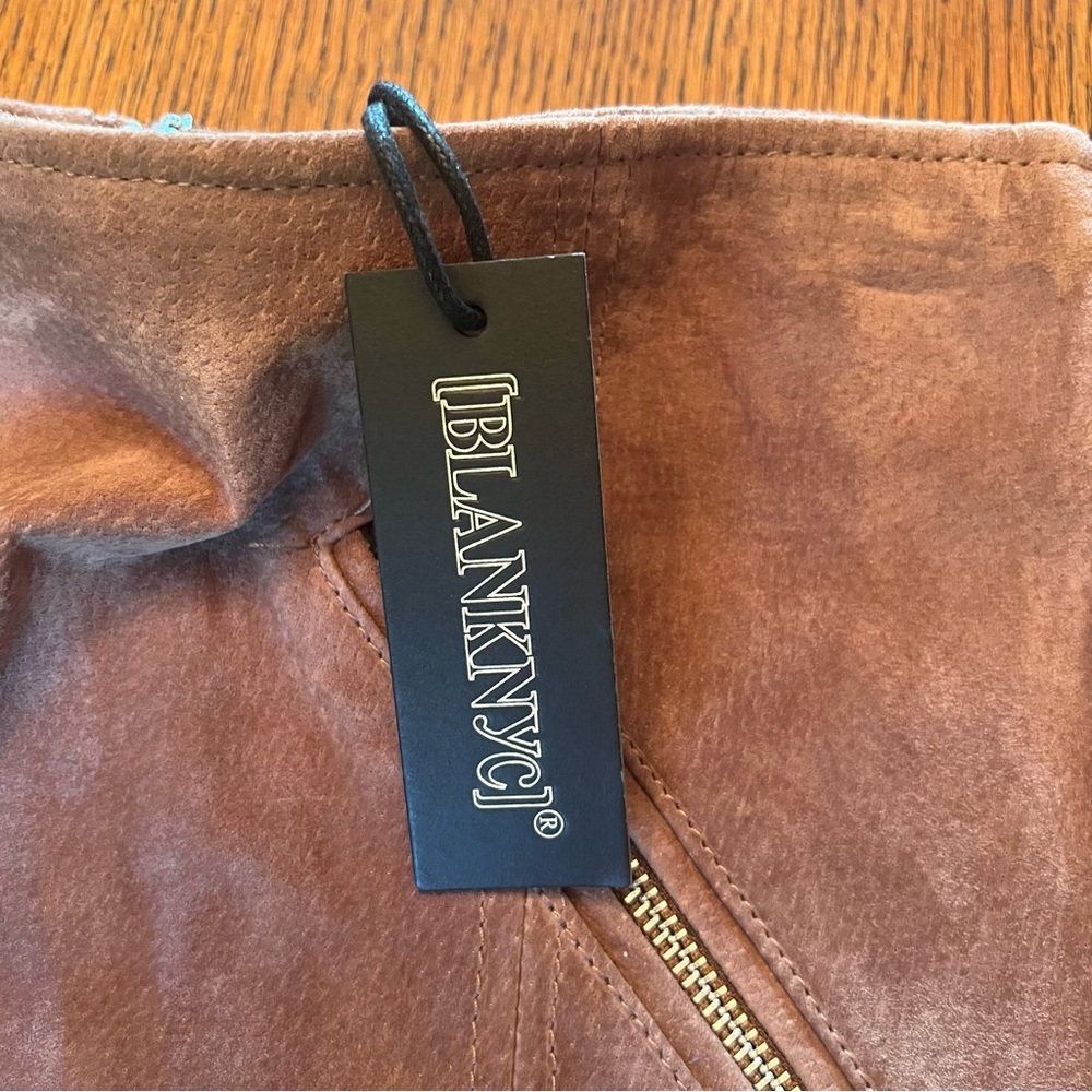 NEW BLANK NYC Women’s Leather Suede Mini Skirt Coffee Bean Size 25 Zipper Detail - Picture 10 of 14